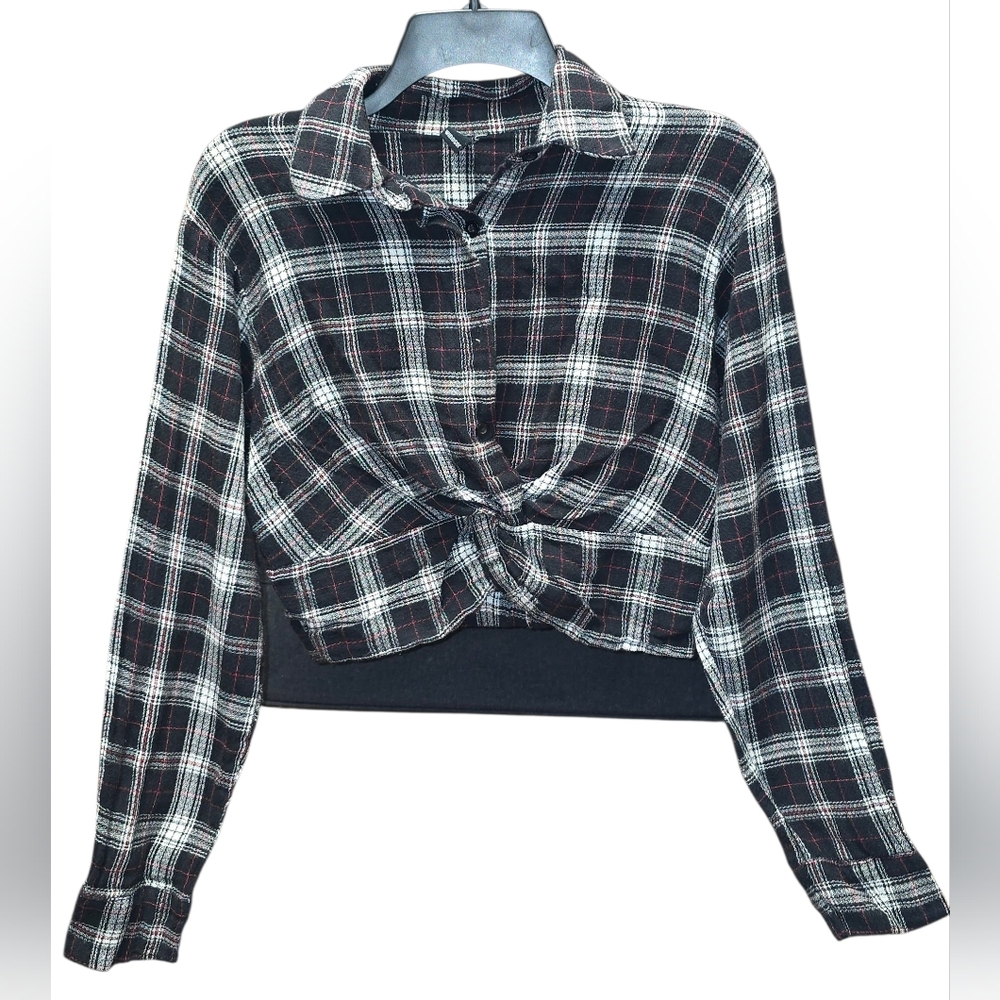 Windsor Black & White Plaid Twist-Front Cropped Flannel Shirt - Size M